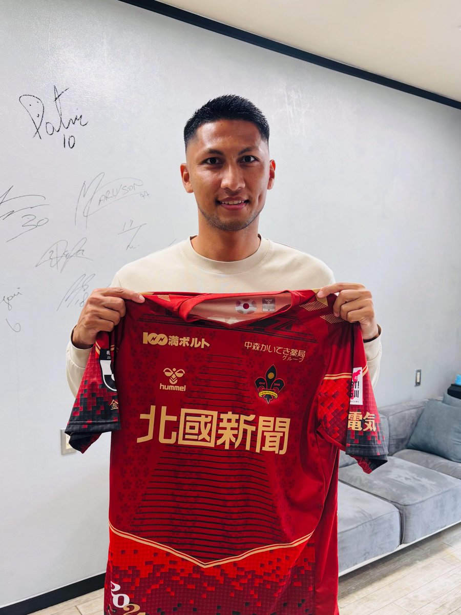 HomieSjp's tweet photo. アンド君
いつも
ありがとうございます🇱🇰🇯🇵

@zweigen_official ❤️🖤

#熊谷アンドリュー
#ツエーゲン金沢
#zweigen 
#ジェフユナイテッド千葉 
#シェフ 
#横浜マリノス 
#マリノス 

#小松市美容室 
#ホーミーズ小松 https://t.co/OT5ySSU8jC