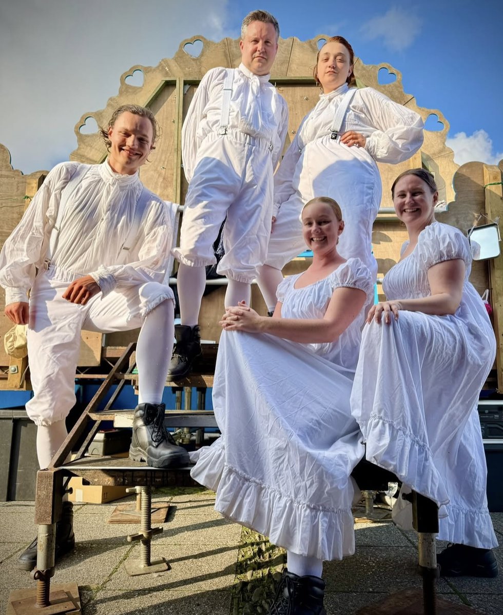 TONIGHT : SUN JUN 15th 7.30pm
It's pride, it's prejudice, it's <a href="/IllyriaTheatre/">Illyria</a> PRIDE &amp; PREJUDICE in the park. On-line booking has closed but there is limited ticket availability on-the-door from 6.30pm. Better get a wiggle on (that's not Jane Austen speak) #penleetheatre