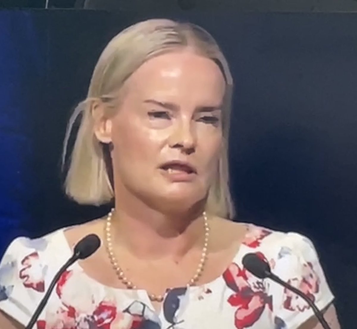 Leonidas (@tempusultima) on Twitter photo Onpas kova paniikki persuilla; linjapuheessa on jo haukuttu molemmat Antit ja talousongelmien syyksi nimetty EURO. Ilman persuja Suomen talous olisi kuulemma miljardi-tolkulla huonompi kuin nyt on. Voi voi. #persut #puoluekokous #linjapuhe âŠ<a href="/ir_rkp/">Riikka Purra</a>â© Onpas kova paniikki persuilla; linjapuheessa on jo haukuttu molemmat Antit ja talousongelmien syyksi nimetty EURO. Ilman persuja Suomen talous olisi kuulemma miljardi-tolkulla huonompi kuin nyt on. Voi voi. #persut #puoluekokous #linjapuhe âŠ<a href="/ir_rkp/">Riikka Purra</a>â©