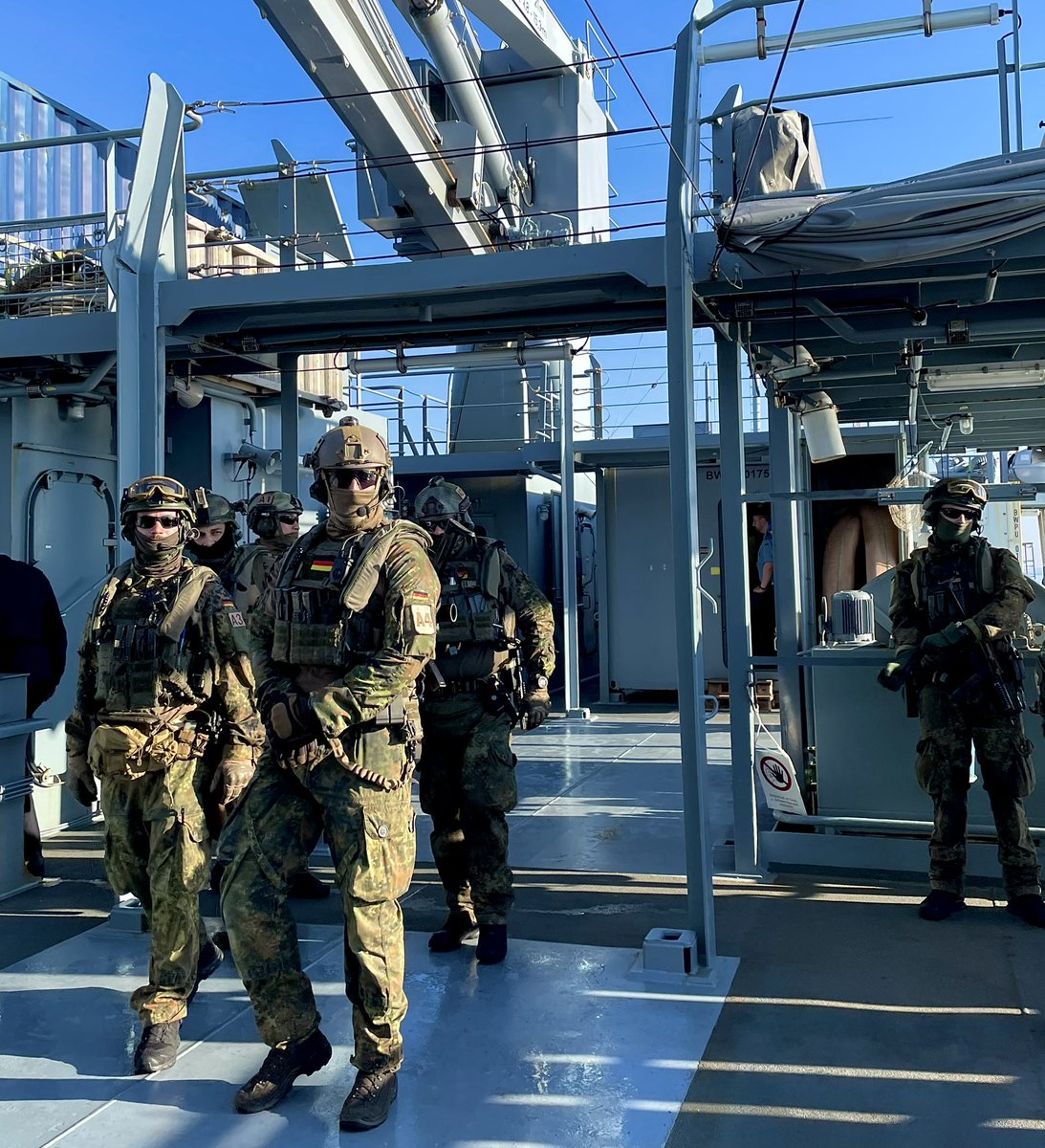 Dienen verdient Respekt 🇩🇪🎗️

Am heutigen #Veteranentag danken wir allen, die in der Bundeswehr dienten und dienen.
Sie sind bereit, für unser Land und unsere Freiheit zu kämpfen – im Äußersten ihr Leben dafür zu geben.

Dafür verdienen sie Sichtbarkeit, Dankbarkeit und Respekt.