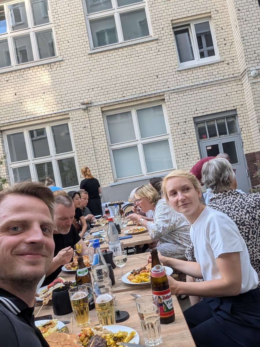 Ein langes Wochenende geht zuende. Zwischen Parteivorstand und Zukunftskonferenz "Wohnen, Stadtentwicklung und Mobilität" blieb abends auch etwas Zeit mal in lockerer Runde zusammenzukommen. #DieLinke