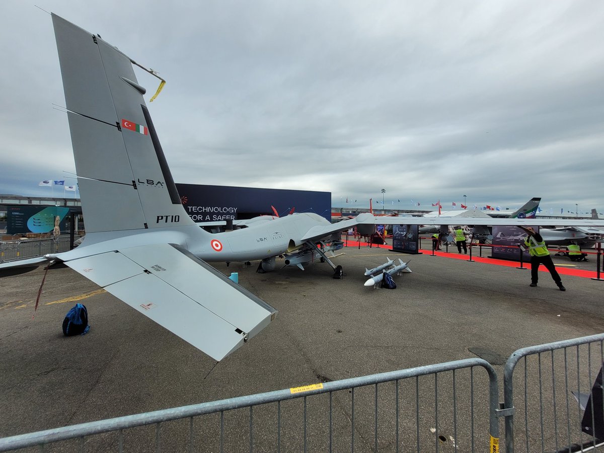 NichoConcu's tweet image. 🇮🇹🇹🇷
Our first look at Leonardo's and Baykar's collab, at #PAS2025, the new joint venture between those 2 companies known as LBA systems has been revealed. Note the Italian and Turkish flags on the TB3 and AKINCI. Leonardo will likely be modify these with their own systems.