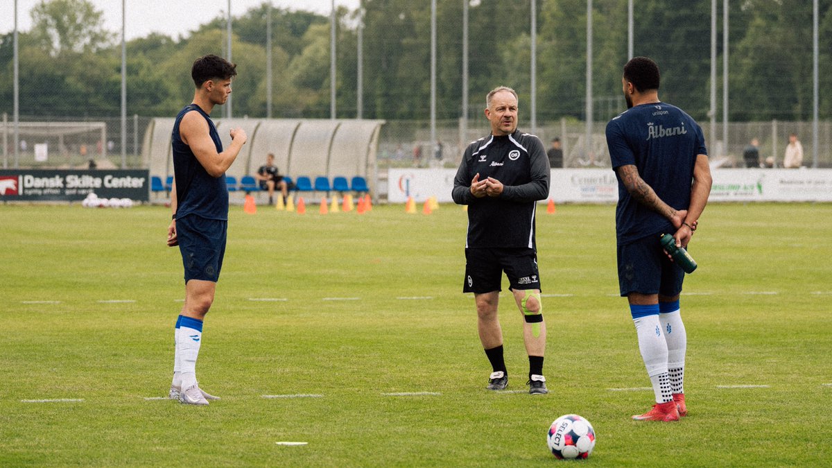 Odense_Boldklub's tweet photo. 𝗩𝗶 𝗲𝗿 𝘁𝗶𝗹𝗯𝗮𝗴𝗲 𝗶 𝗦𝘂𝗽𝗲𝗿𝗹𝗶𝗴𝗮𝗲𝗻 𝗼𝗴 𝗽𝗮̊ 𝗯𝗮𝗻𝗲 𝟭 𝗶 𝗔̊𝗱𝗮𝗹𝗲𝗻! 🔵⚪

#obdk https://t.co/9TkONjB3VK