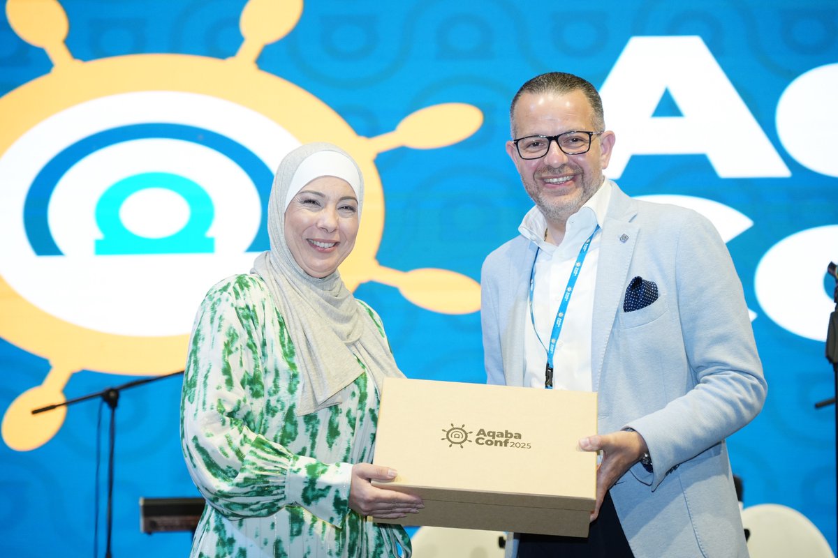 AqabaConf's tweet photo. اللجنة التنظيمية لمؤتمر العقبة تكرم الشركاء الذهبيين في مؤتمر العقبة 2025.
#AqabaConf2025 #Jordan_Insurance_Federation #الاردن #الاتحاد_العام_العربي_للتأمين https://t.co/oourgpc7IT