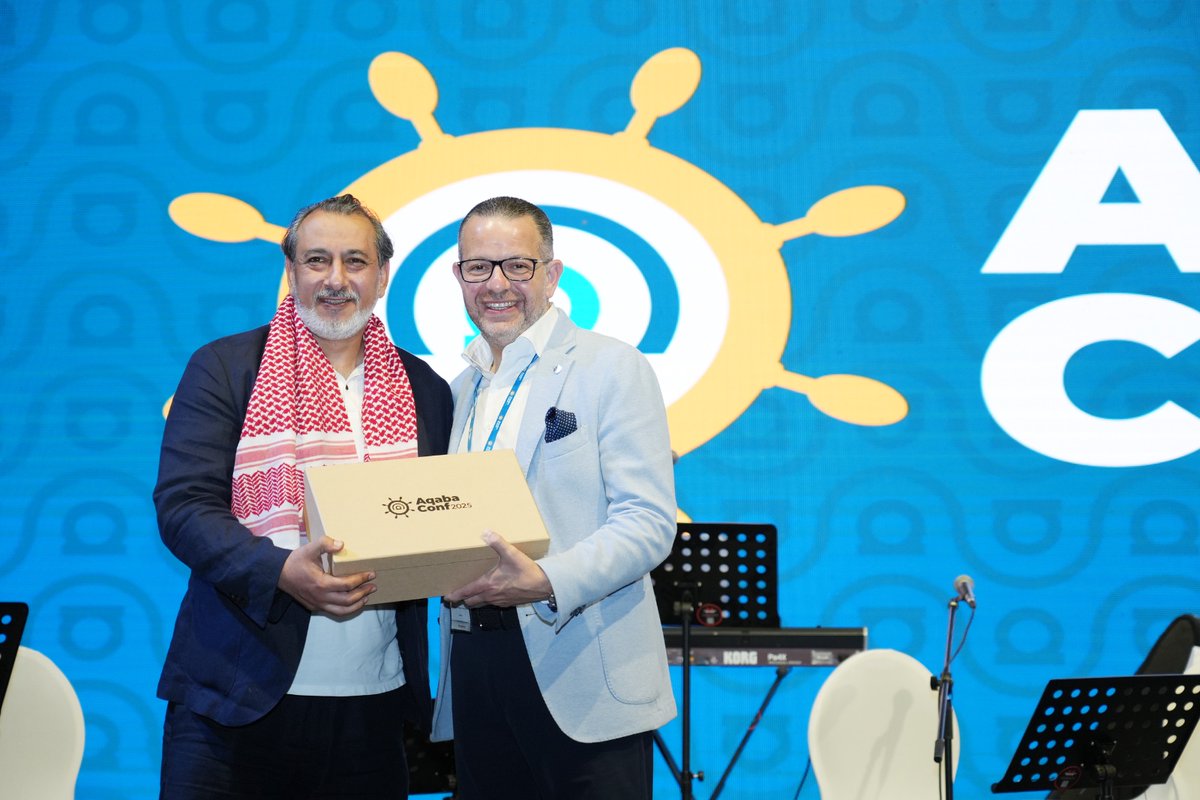 AqabaConf's tweet photo. اللجنة التنظيمية لمؤتمر العقبة تكرم الشركاء الذهبيين في مؤتمر العقبة 2025.
#AqabaConf2025 #Jordan_Insurance_Federation #الاردن #الاتحاد_العام_العربي_للتأمين https://t.co/oourgpc7IT