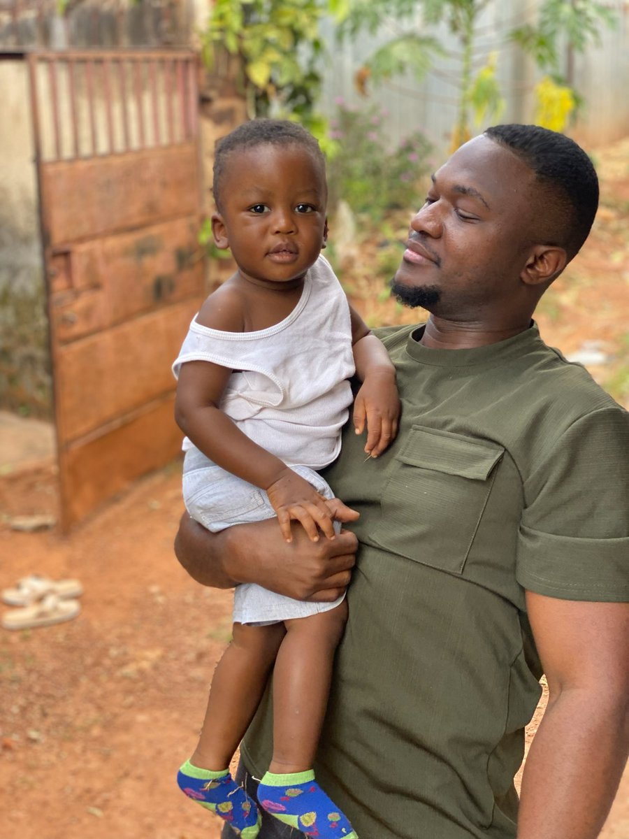 You people were saying I have no kids. Ogu no mwana wawe? 🌚