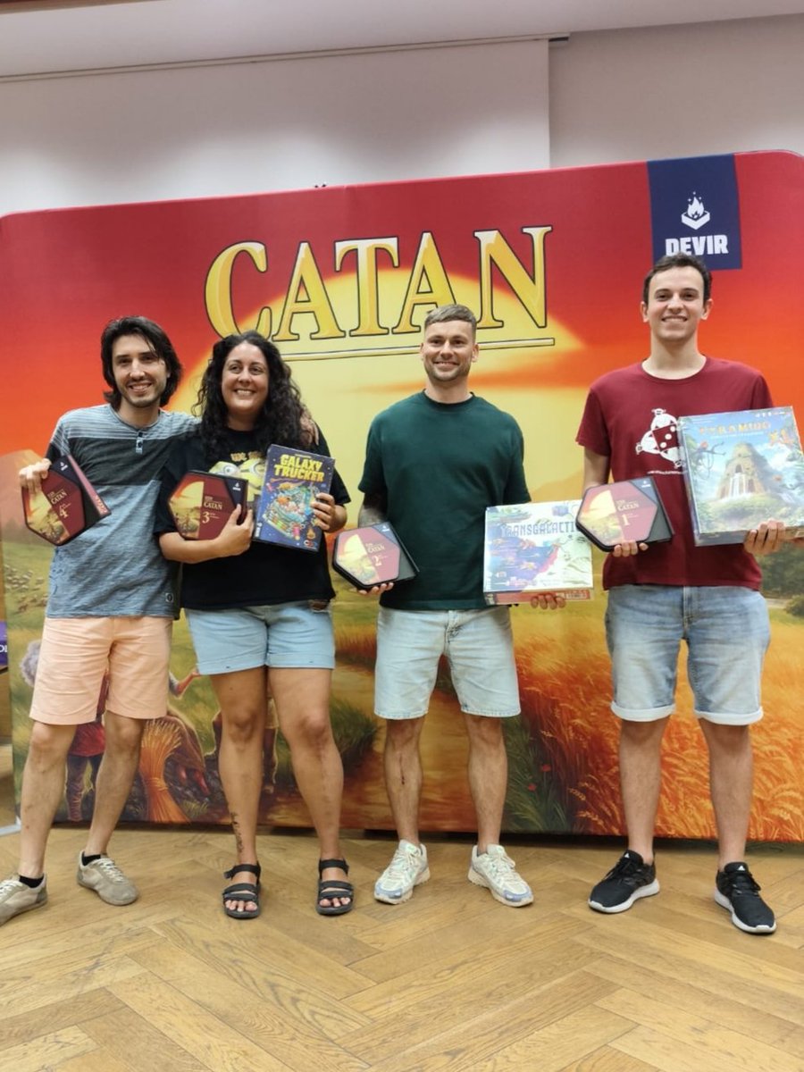 Devir Iberia (@deviriberia) on Twitter photo Ayer vivimos una Final Nacional de Catan muy emocionante, en directo por Devir TV. 🏆 📺
Hubo risas, tensión y un despliegue muy variado de estrategias durante toda la partida. 💪🤯
¡Enhorabuena a Marco Benítez, que se alzó con la victoria, y al resto de finalistas que lo Ayer vivimos una Final Nacional de Catan muy emocionante, en directo por Devir TV. 🏆 📺
Hubo risas, tensión y un despliegue muy variado de estrategias durante toda la partida. 💪🤯
¡Enhorabuena a Marco Benítez, que se alzó con la victoria, y al resto de finalistas que lo