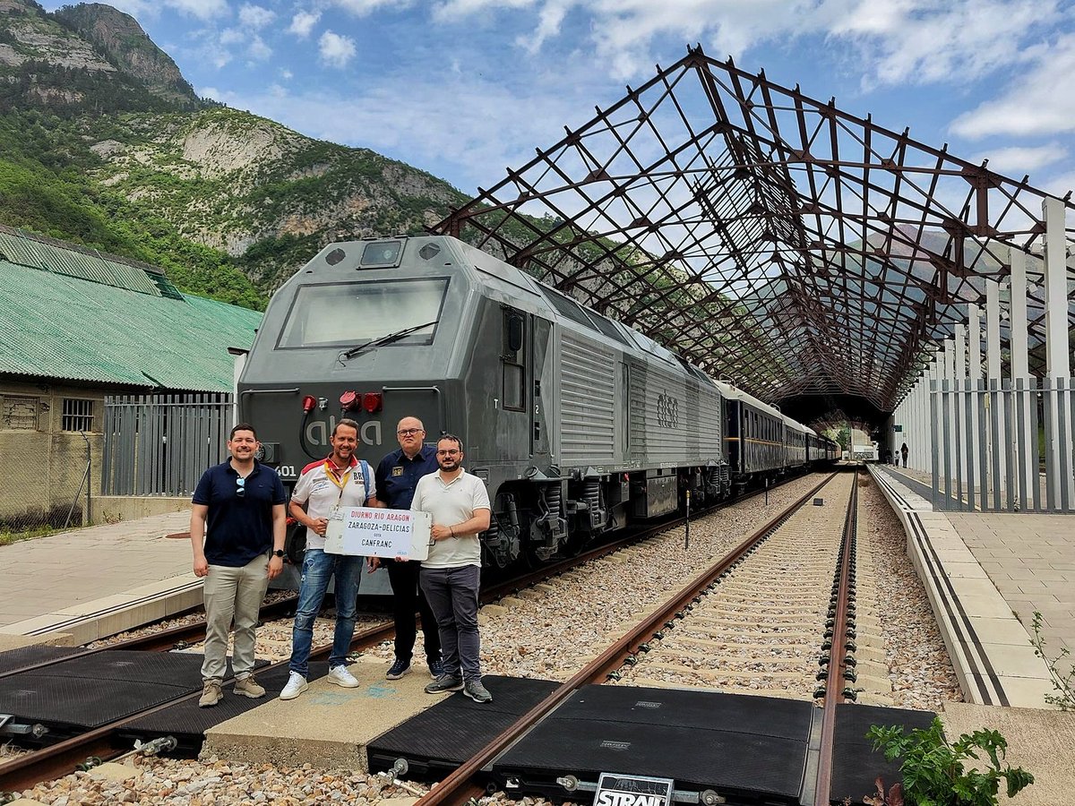 Ayer tuvimos el placer de contar con la visita de Francesco FS en el diurno Rio Aragón.

Para AZAFT ha sido un auténtico honor contar con su presencia en nuestro tren y poder exponerles nuestro trabajo en la preservación ferroviaria.