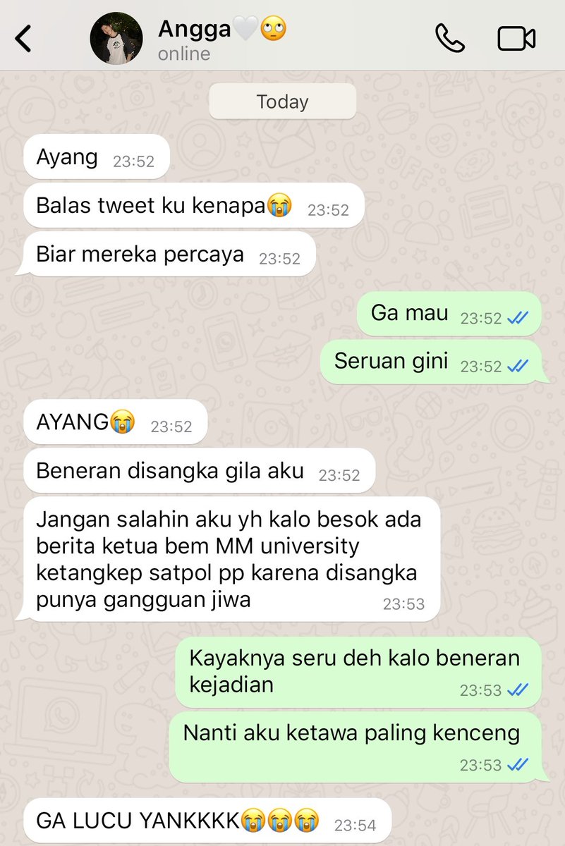 Fujoshiee's tweet photo. #AouBoom au 

— Ketua BEM and his s̶e̶c̶r̶e̶t̶ husband.

Abiyasa si paling stecu sekampus sudah dicintai secara ugal ugalan oleh Angga si Ketua BEM. Tapi kok ga ada yang percaya bahwasanya mereka memang sudah menikah? https://t.co/EKjPIhx0Dx