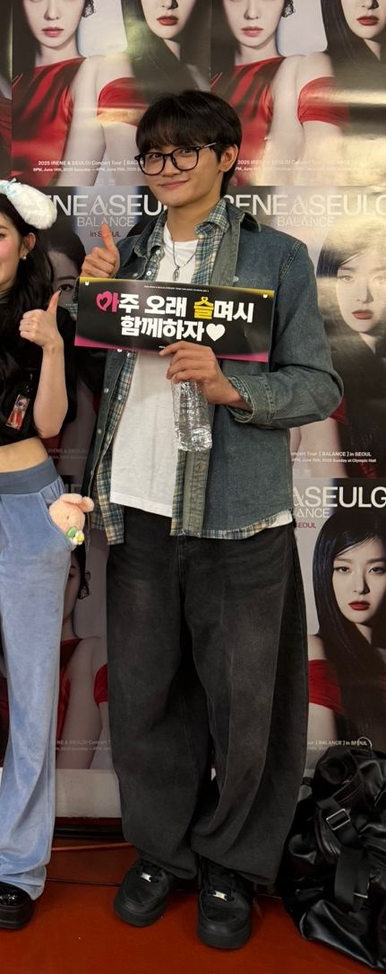 bloomingband's tweet image. #bbl 🦝🫧 250615 
OMG WONSANG WENT TO IRENE-SEULGI CONCERT?? 
He said he wrote lyrics n got invited.. whoaa our successful fan ^^

(he once mentioned he is a fan of Red Velvet n wanted to work with them, n was Joy's classmate in SOPA)