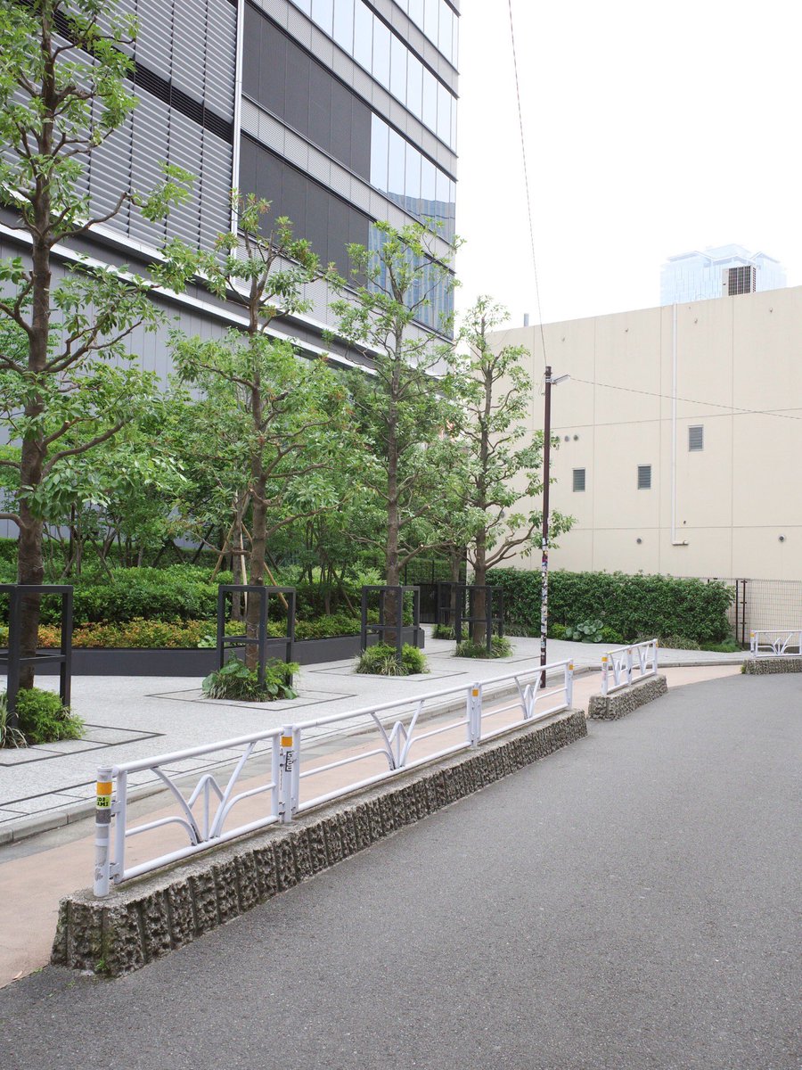 Aegroupofficial's tweet photo. 明日6/16からAぇ! groupのメンバーが
カメレオンのように街に擬態📢 

全員見つけられるかな？👀

擬態中のメンバーから見える
景色をお届けします📸

景色ヒント①はコチラ
「都会の“センター”はやっぱ人通り多いな～！」

#Aぇ擬態中
#AぇChameleon
#Aぇǃgroup https://t.co/kun0lfdr6u
