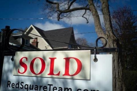 The overall picture on home prices tells us the trade war has scared buyers away, and that prices are falling. advisorstream.com/read/trendspot…