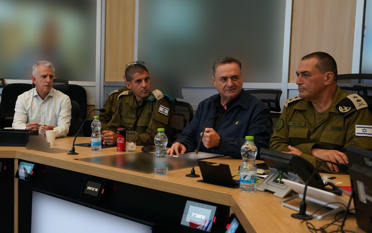 הנחיתי את צה"ל להוציא הודעות פינוי לתושבים בטהרן המתגוררים בסמוך למתחמי ייצור נשק.

הדיקטטור האיראני הופך את טהרן לביירות ואת תושבי טהרן לבני ערובה לטובת שרידות שלטונו.

צה"ל ממשיך לקלף את עור הנחש האיראני בעוצמה רבה מגרעין ומנשק בטהרן ובכל מקום.