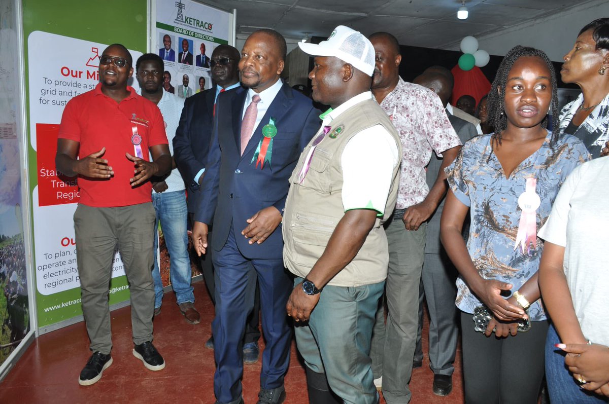 KETRACO1's tweet image. Agriculture CS Led High-Level Delegation to KETRACO Booth at Kakamega ASK Show 2025
Agriculture Cabinet Secretary Sen. Mutahi Kagwe, MBS singled out the KETRACO booth for a special engagement during his tour of the 2025 Kakamega ASK Show, leading a high-level delegation that…