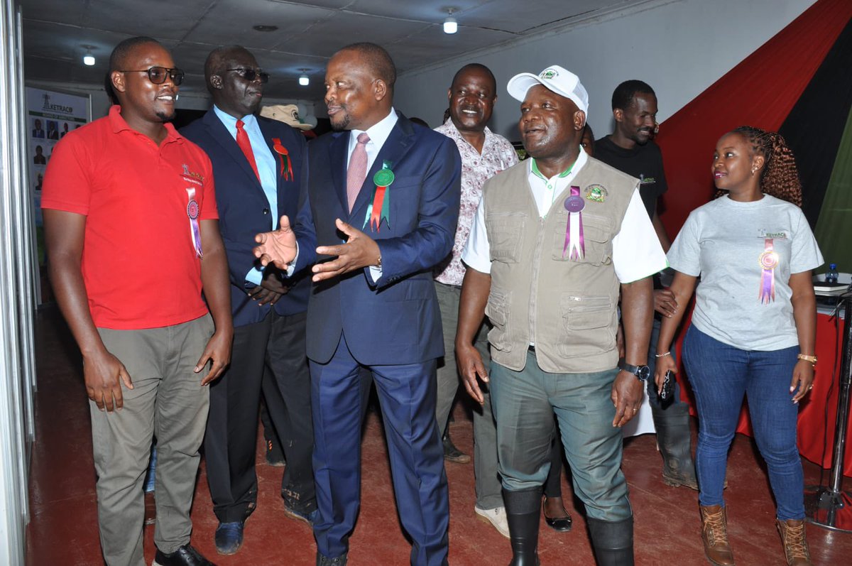KETRACO1's tweet image. Agriculture CS Led High-Level Delegation to KETRACO Booth at Kakamega ASK Show 2025
Agriculture Cabinet Secretary Sen. Mutahi Kagwe, MBS singled out the KETRACO booth for a special engagement during his tour of the 2025 Kakamega ASK Show, leading a high-level delegation that…