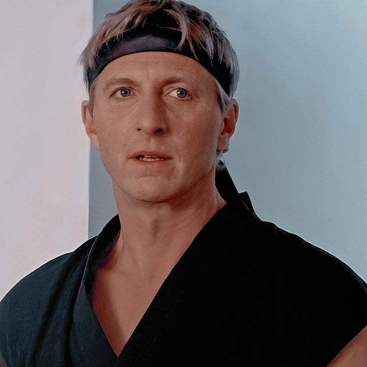 J Lawrence . tweet media