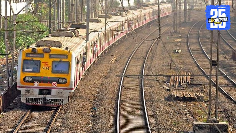 SakalMediaNews's tweet image. ठाणे ते कसारा मार्गावर प्रवाशांचा जीवघेणा प्रवास; धक्कादायक आकडेवारी समोर 
#Mumbailocal #Localtrainupdate #Localtrainaccident

esakal.com/mumbai/thane-t…