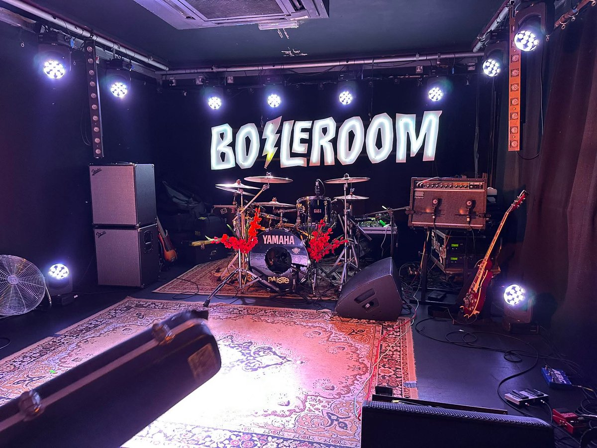 thesmithsltd's tweet image. Boileroom you lived up to your name, that was a scorcher. Thank you all for making our first trip to Guildford so memorable xx
@BOILEROOM
