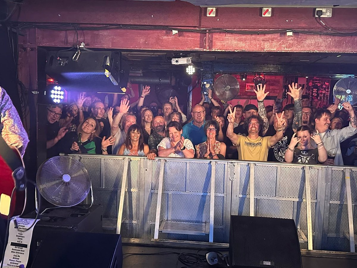 thesmithsltd's tweet image. Boileroom you lived up to your name, that was a scorcher. Thank you all for making our first trip to Guildford so memorable xx
@BOILEROOM