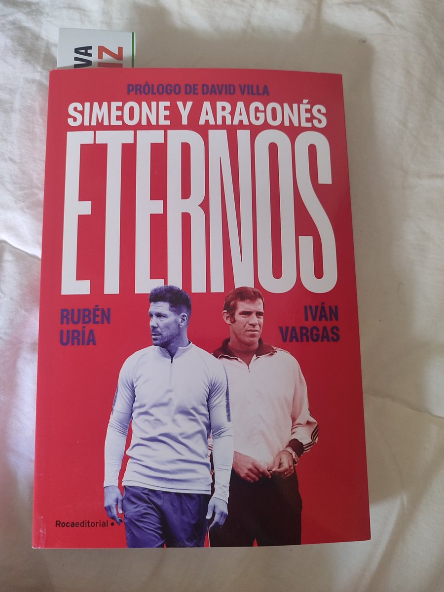 Compra hecha en la #FeriaDelLibroMadrid <a href="/rubenuria/">Rubén Uría</a> <a href="/iwanvargas/">Iván Vargas</a> ❤️🤍❤️