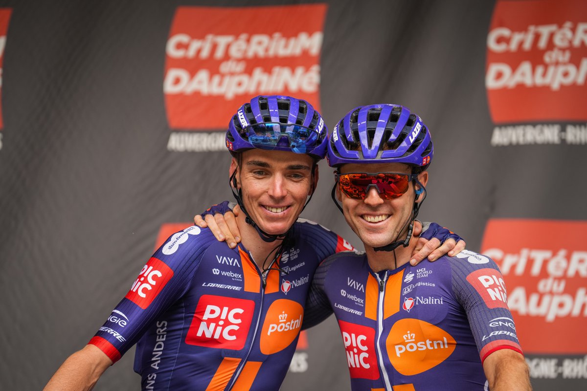 MaillotjauneLCL's tweet image. 🗣️ "Revenir sur le Tour et prendre le #MaillotJauneLCL l’an dernier reste l’un de mes plus beaux souvenirs" - 🇫🇷 @romainbardet

T'avoir vu en jaune sur le #TDF2024 nous a procuré tant de plaisir.
Merci pour tout Romain, fais nous rêver une dernière fois aujourd'hui 😍

#Dauphiné