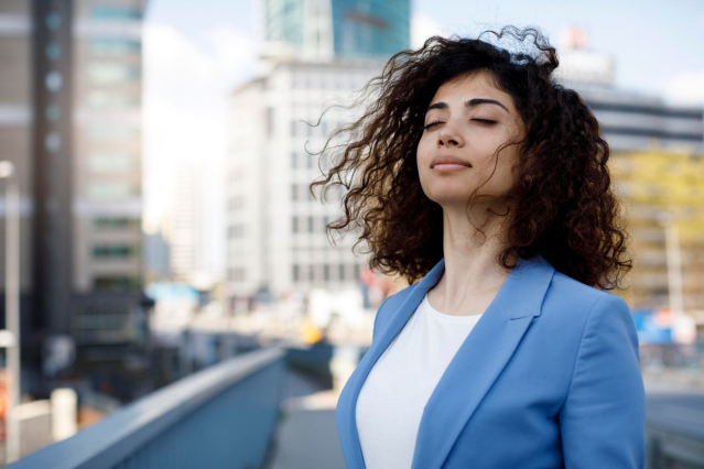 CharissaMesser's tweet photo. You have this!!! These thought management tricks are essential to boosting your morale, conquering negativity and reducing stress. Read how to retrain your mind and find silver linings. 🦋 https://t.co/oFxM9Ou3GB https://t.co/cAtJoOjwzS
