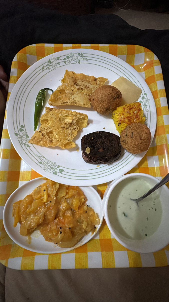 longhaulpilottz's tweet photo. Sunday breakfast after flying for 5001nm #ripdiet #gujjufood #cheatdaydoneright #ComfortFood https://t.co/xnU07X5O2F