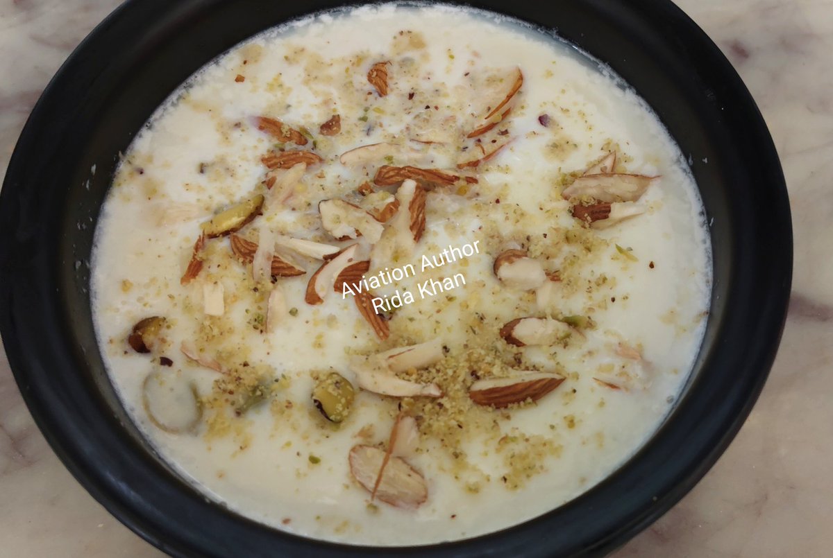 Sunday #dessert made poha kheer with #recipe boil litre milk+paste of flattened rice(half cup)+sweetened condensed milk according to taste+green cardamom pwdr. Cook till it become thick+ dryfruits. Keep in fridge to cool down &amp; enjoy 😋.
#food #foodie