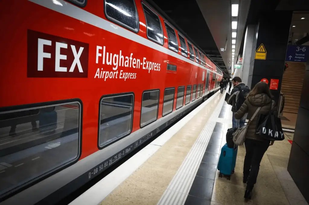 Viajo's tweet photo. Berlín: Reducirán tiempos al Aeropuerto BER con nuevas conexiones directas
https://t.co/rfqjfEF80t https://t.co/BPJqmIxjmW