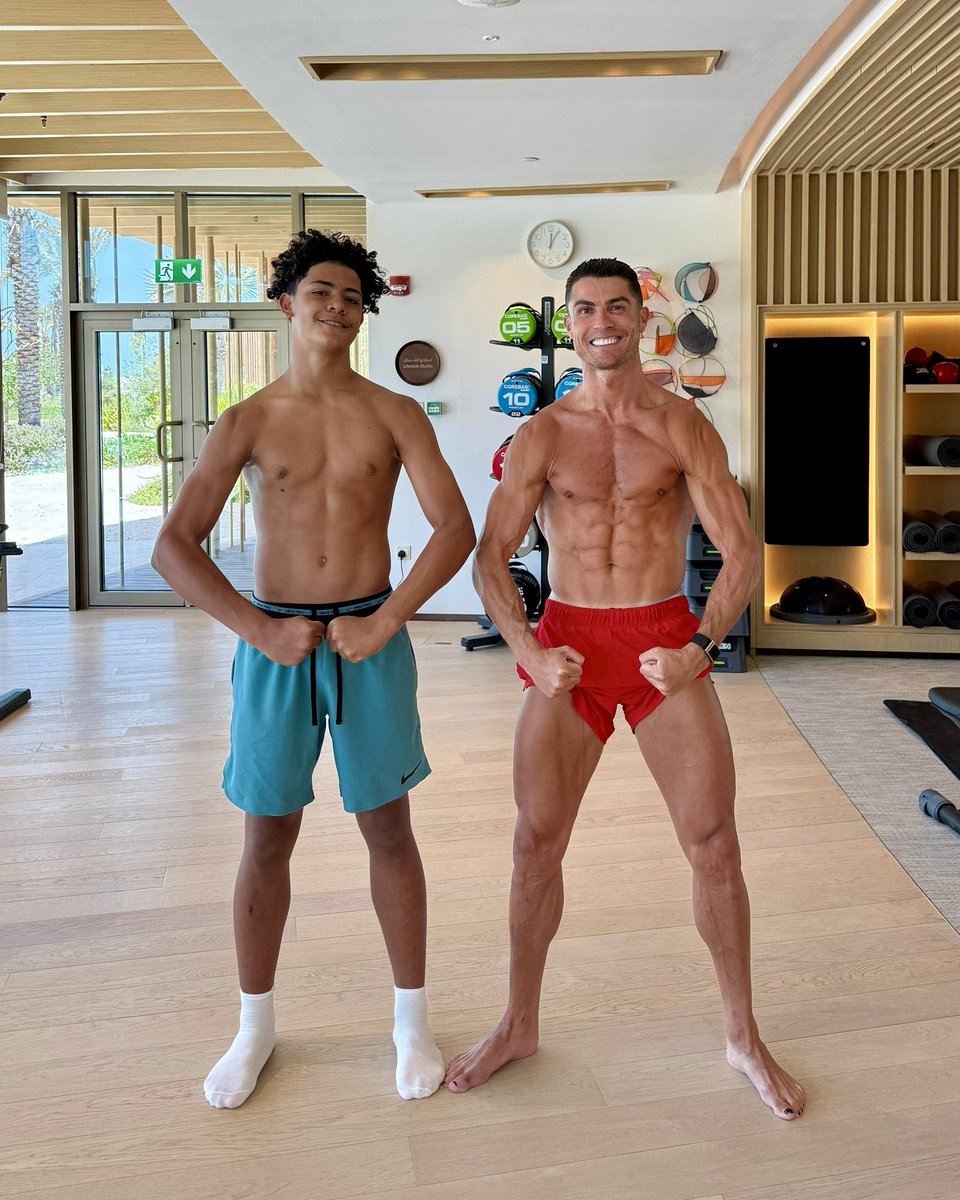 PoojaMedia's tweet photo. Ronaldo Jnr. is now taller than his Dad. https://t.co/hvYFcvjH3i