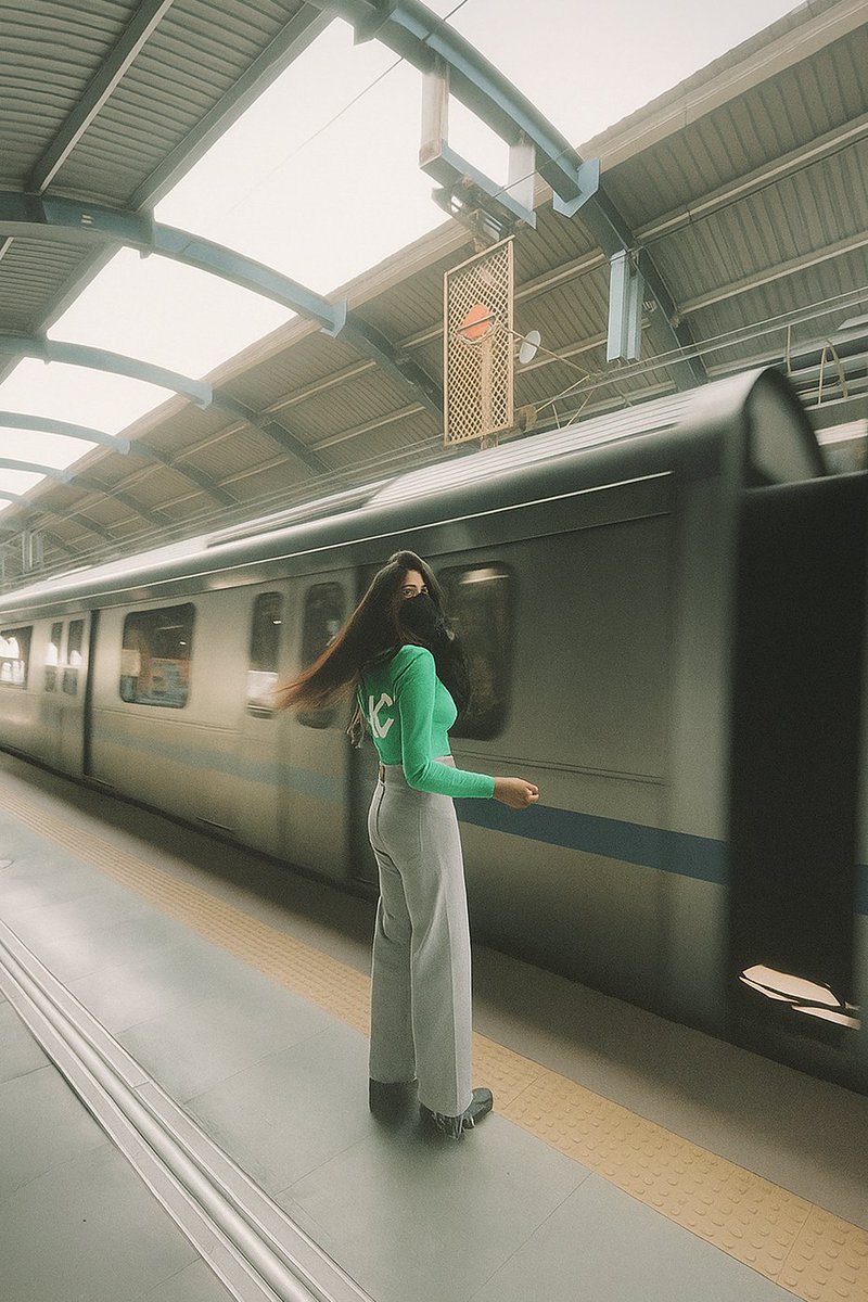 XxAnitaGemsxX's tweet photo. Catching trains, not feelings 🚇💚
Powered by motion, styled by KuCoin 🌊✨
#CryptoOnTheMove #KuCoinVibes #TrainTales @kucoincom https://t.co/VztnjC06aF