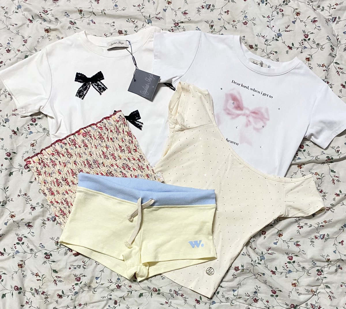 iimmykx's tweet photo. 🫧🛼 ส่งต่อเสื้อผ้ามือ1/2 🏄🏻‍♀️

👛 ส่วนใหญ่ไม่เกิน80 มีเยอะกว่าในรูปเยอะมากก💄✨

ค่าส่ง1-3 ตัว40/เหมาส่ง50 
รี+ปักลด5-.

🏖️ ลงพรุ่งนี้ 16/06 ( 21.00 น. ) 🏖️

#ส่งต่อเสื้อผ้า #ส่งต่อเสื้อผ้ามือสอง #เสื้อผ้ามือสอง #โล้ะตู้เสื้อผ้า #เสื้อผ้ามือสอง https://t.co/E3jcV5JoJC