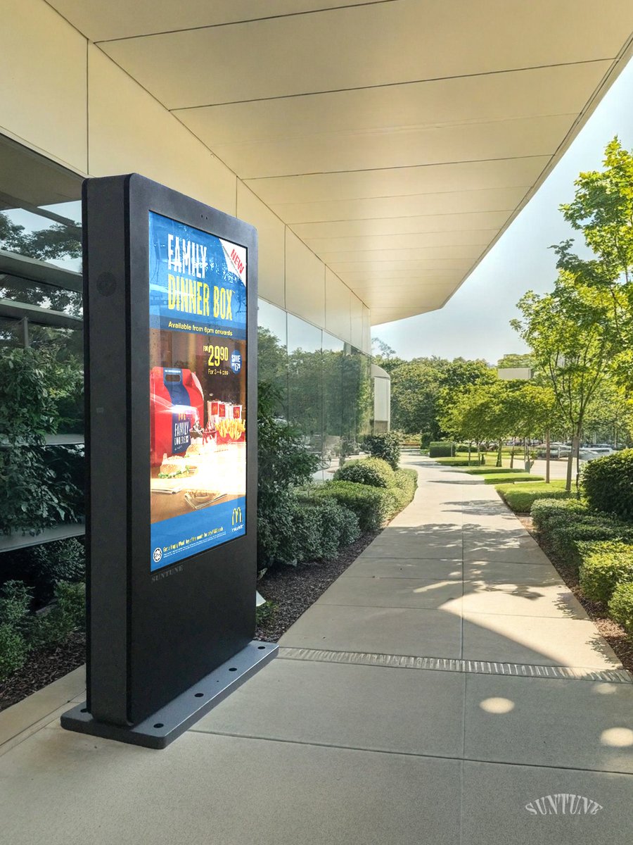 suntunesignage's tweet photo. 🛒 Supermarkets attract foot traffic with LCD window screens showing live deals &amp; stock availability
#RetailTech #OutdoorLCDPromos #WindowSignage https://t.co/sPfsqU6jPQ