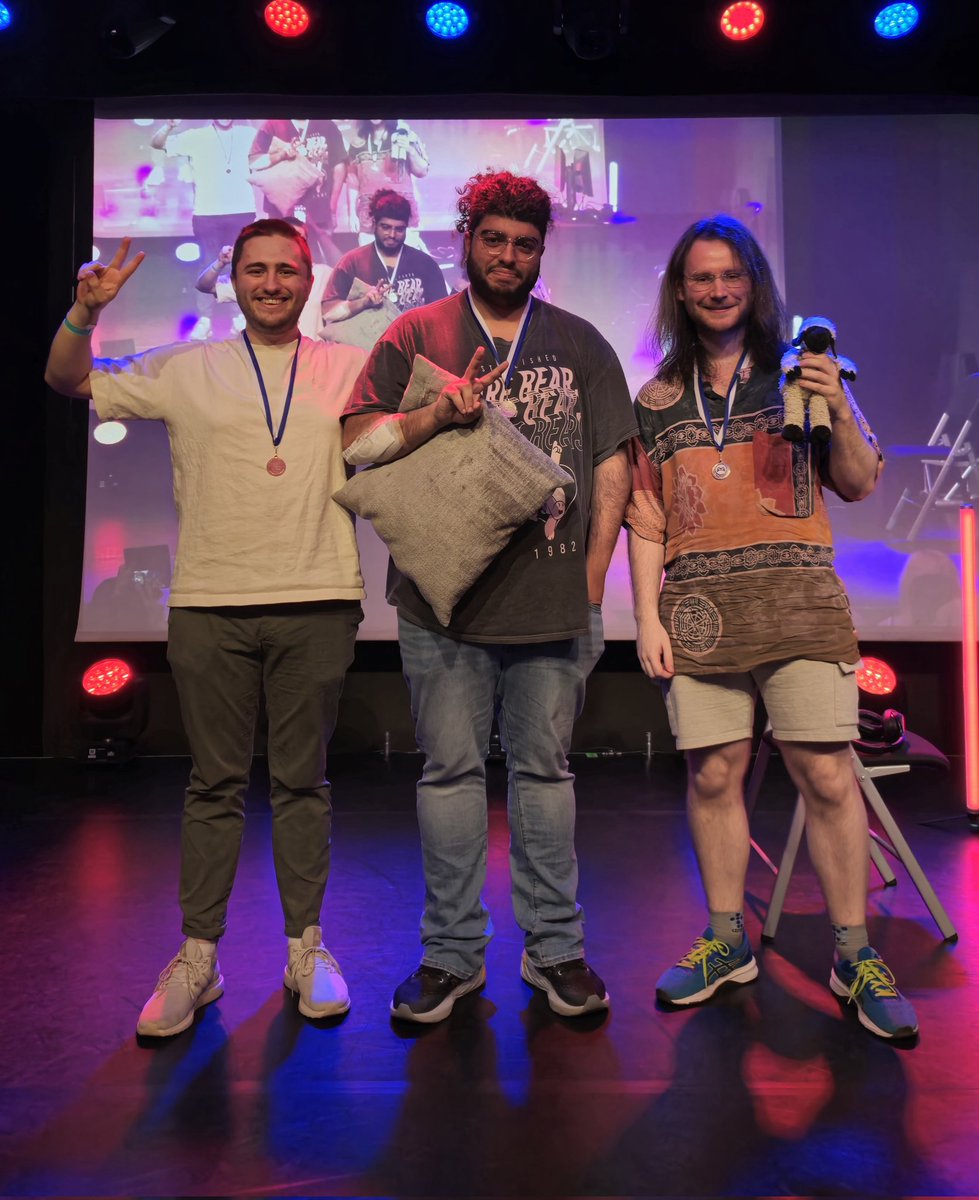 LancelotSSB's tweet image. Top 3 of the rivals 2 bracket!!
🥇 @HTSpider
🥈 @Skylord_Guthix
🥉 @Modkiq
Now that rivals has ended, top 32 of Ultimate has started!!
Streams in replies