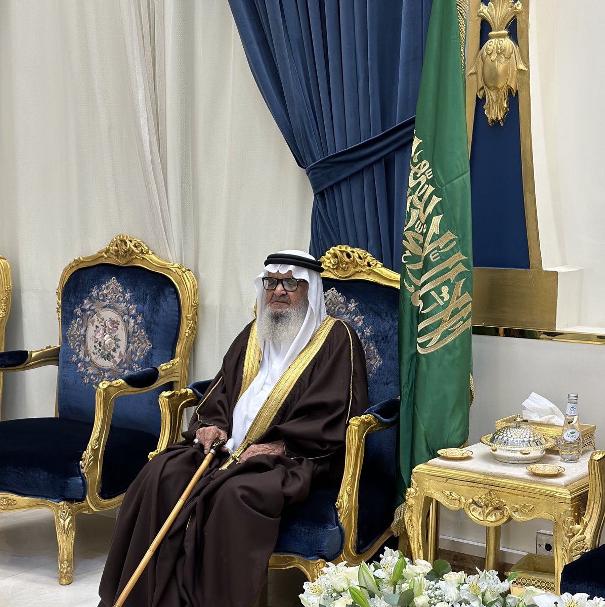 تَبقَى صَنائعُهم في الأرضِ بعدَهمُ
والغَيثُ إن سارَ أبقَى بعدَهُ الزَّهَرَا 
     
      - الله يرحمك ياوالدي .
 #اليوم_العالمي_للاب