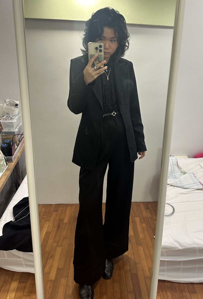 foolfits's tweet photo. pretty happy about managing to salvage this pair of pants because they draped really weirdly and the leg shape wasn't right. Upon closer inspection, the hem job was very amateurish so I undid it (why the crease is there) and it's the perfect length with low heeled boots! https://t.co/5th9DhXA68