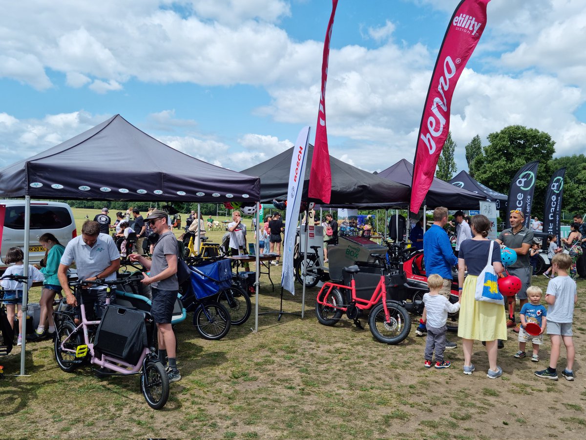 LBRUT's tweet image. Come down to Old Deer Park before 5pm to learn all about Cargo Bikes, test them out, meet lots of local groups and enjoy a range of other activities for all ages 🚲

We've got great weather for it!

ℹ️ richmond.gov.uk/cargo_bike_fair