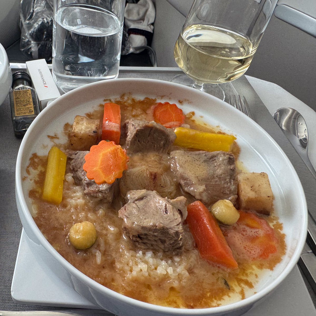 theauno's tweet photo. 往復共に、機内食のチョイスを間違えてしまったようです。味は美味しかったです。 https://t.co/yNV7PD9rCP