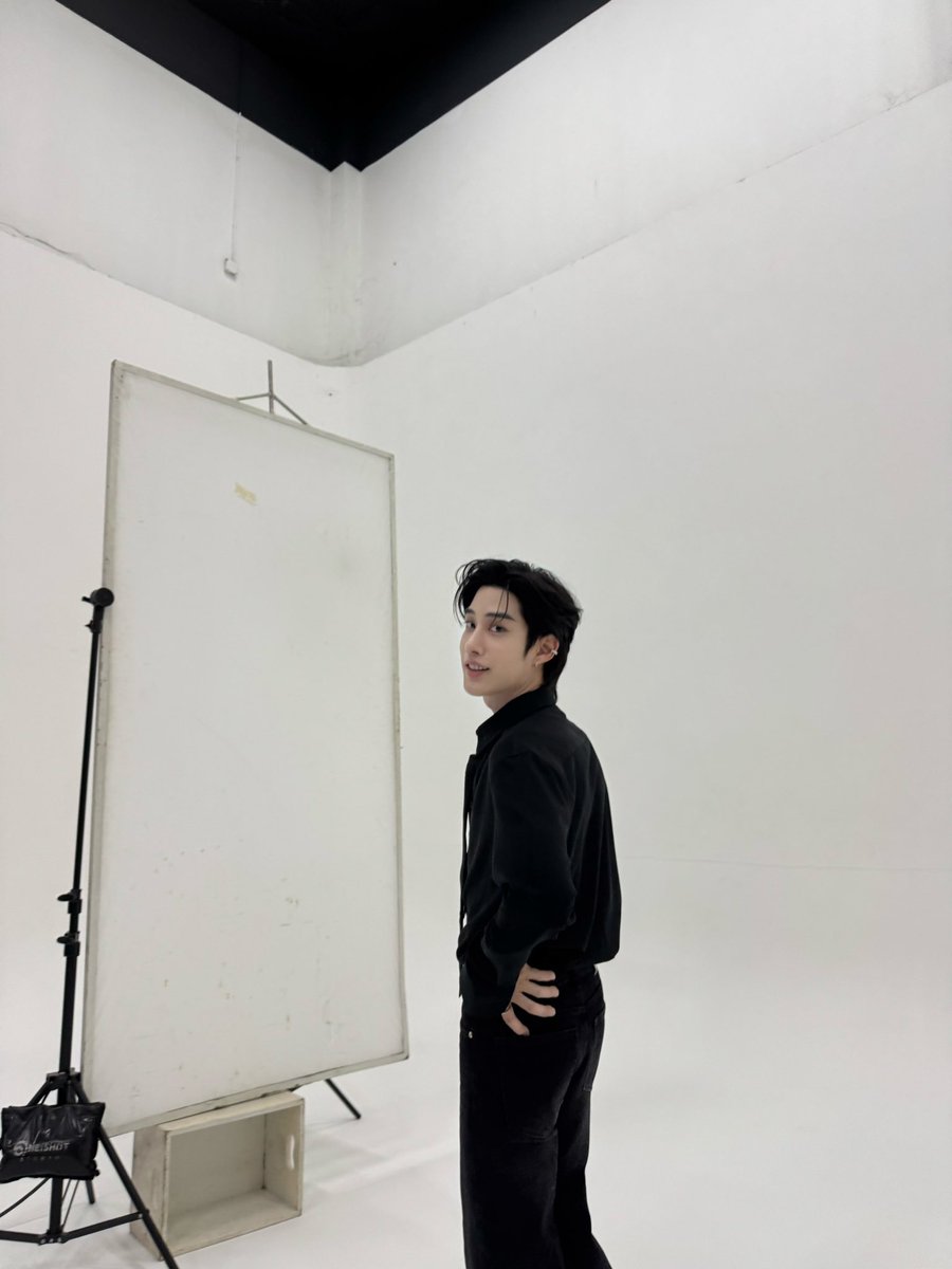 TLE_mtm's tweet photo. Men in black ภาคพิเศษ #TLE_mtm https://t.co/sBW3vqXROY