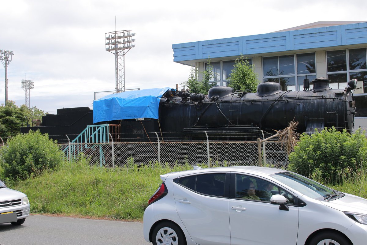 9600形 9667号機

高萩市勤労青少年ホーム横に保存・展示

解体のニュースが入り記録を...と思っていたが
保存会の方々の活動を無駄に出来ないと訪問
5年程前に保存会の補修作業、キャブ補修の見積の話などをしたにも関わらず放置、解体と
多くの人に知ってもらいたい問題だ

#保存車両 
#キューロク