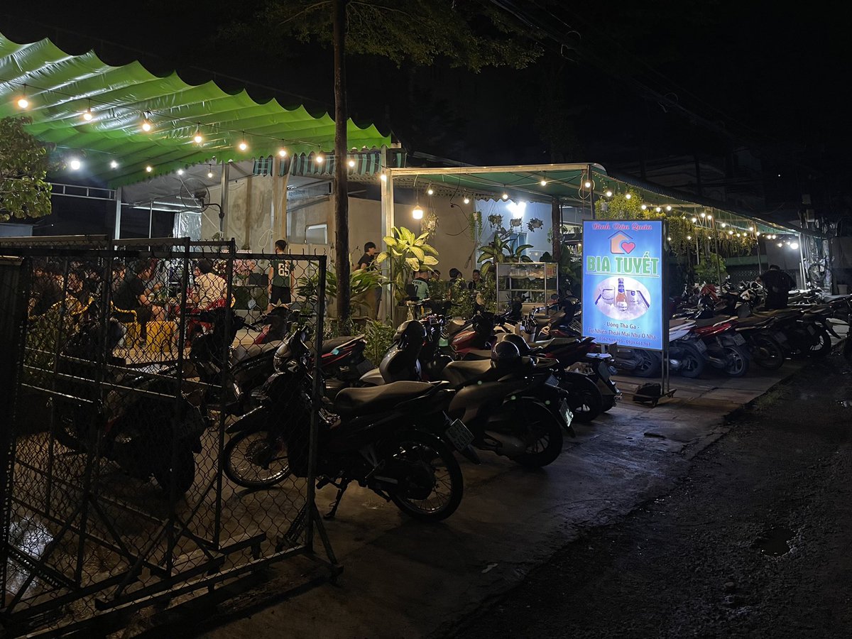 NguyenL's tweet photo. Vượt qua bao gian nan, cuối cùng thì mình đã trở lại được với nghề nhưng với quy mô nhỏ và bình dân hơn, trộm vía đông khách đều mỗi ngày. Mình chỉ muốn khoe, và truyền động lực tới mọi người. Hãy tập trung hết mình vào điều mình muốn, rồi sẽ đạt được https://t.co/oXVR5HzlUF
