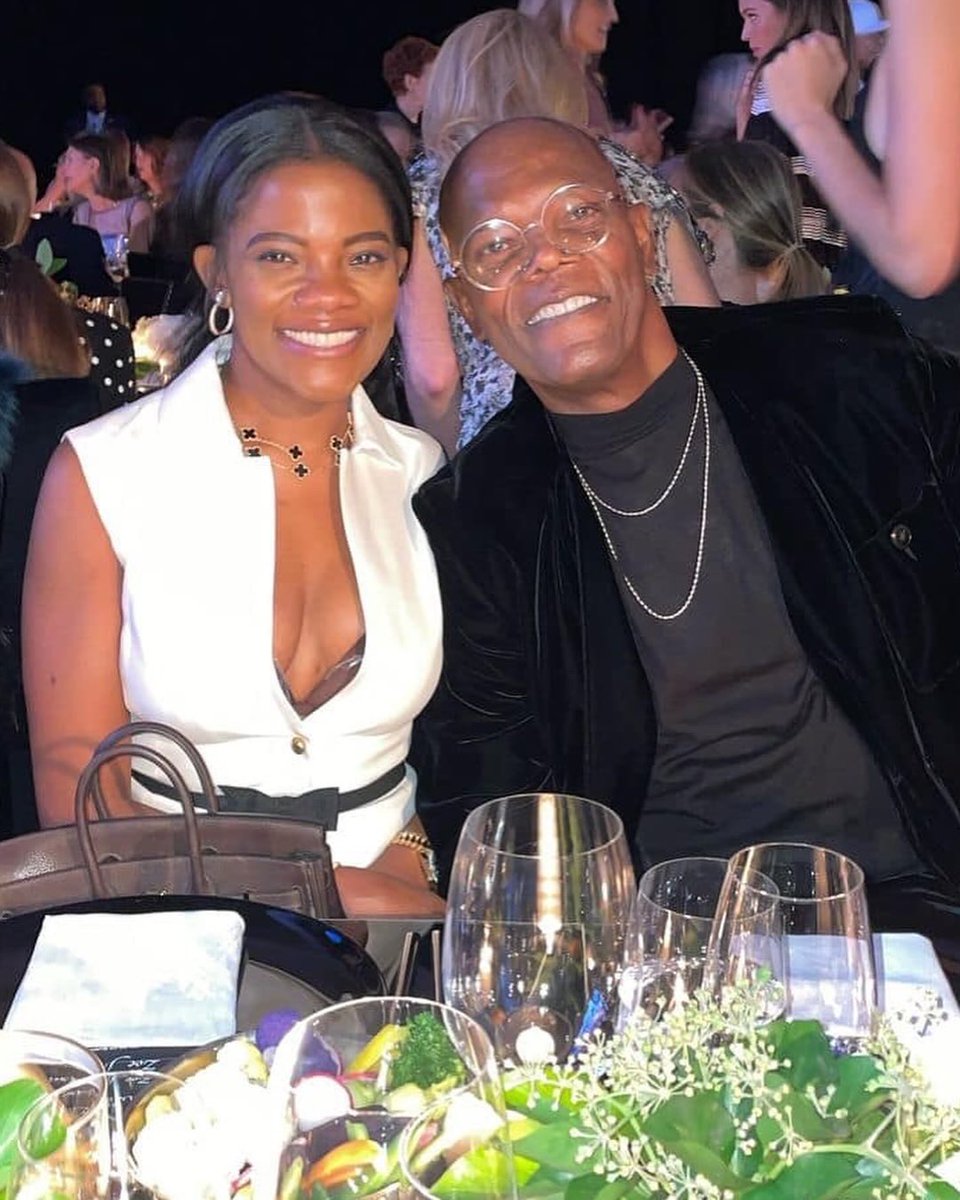 SamuelLJackson's tweet image. It’s an Honor to be ZOE DOVE’s Girl Dad!! 🌹💫🙏🏾
This kid makes my HEART melt & my SOUL sing. 🎶😘💯
Wishing all the Dads a #HappyFathersDay‼️👊🏾