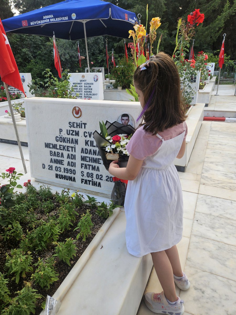 Çiçeğimiz okuma yazmayı öğrendi. Babalar günün kutlu olsun sevdiğim..