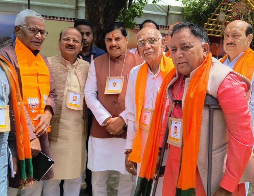 Dilip__jaiswal's tweet image. आज पचमढ़ी में भारतीय जनता पार्टी मध्यप्रदेश द्वारा आयोजित तीन दिवसीय सांसद-विधायक प्रशिक्षण वर्ग के द्वितीय दिवस के सत्र में माननीय मुख्यमंत्री Dr Mohan Yadav जी के साथ सहभागिता की।

#DrMohanYadav #BJP4MP  #BJPLeadership #dilipjaiswal #dilipjaiswalkotma #DilipJaiswalBJP