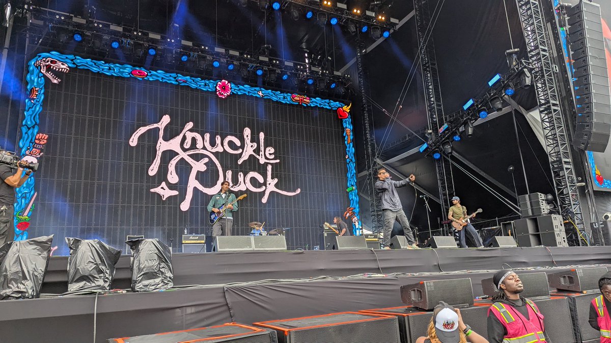 Getting barrier for knuckle puck wasn't on my warped tour bingo card but holy jackpot.