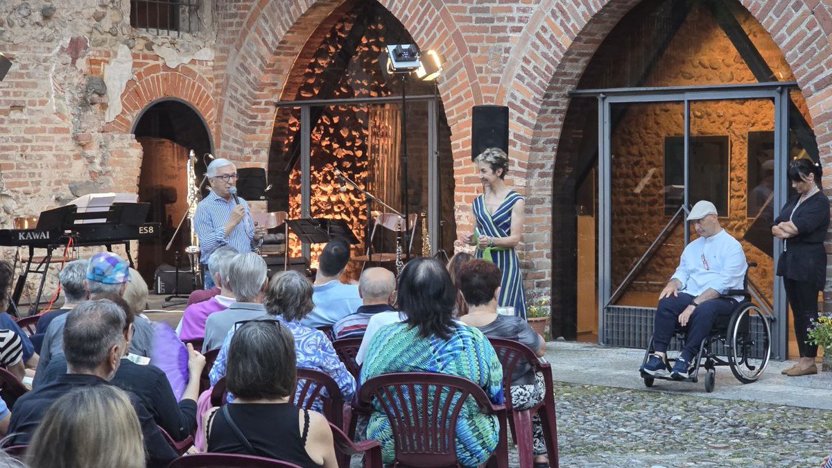 ComuneCastOlona's tweet photo. #News alcune foto di venerdì 13 giugno, di uno degli appuntamenti più suggestivi di Castiglione Olona: la 20ª edizione di “Musica nelle Residenze Storiche” con il concerto "SUR LE FIL" del Trio "Mal d’Estro". - Continua a leggere: https://t.co/u4WIUQBlFL

 #CastiglioneOlona https://t.co/9tecqnHL5v