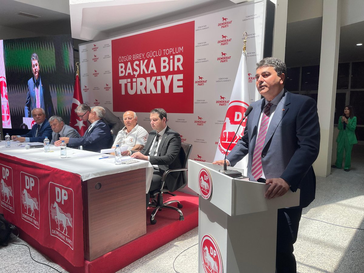 DpGultekinUysal's tweet photo. Babalar gününde bizler için en büyük hediye kuşkusuz evlatlarımızın mutluluğu. 
Derdimiz onlar mutlu olsun, refah içerisinde yaşasın, namerde muhtaç olmasın, mülakat adı verilen bir garabetle hakları yenmesin, emekleri iktidarın heveslerine zayi edilmesin umutları tükenmesin, tutuklanma korkusuyla, rızıkla tehdit edilerek sesleri kısılmasın ...

Hem belleğimizdeki hem de hayalimizdeki Türkiye'ye kavuşmak için daha güçlü teşkilatlarla adaleti, demokrasiyi, ülkenin geldiği yerin sebebini anlatmak adına mahallesinde köyünde sokağında çalışacak teşkilatlarımızı şekillendiriyoruz.

Bugün gerçekleşen Ankara İl Kongremizde seçilen yeni il yönetimini tebrik ediyor, vesilesiyle katılan tüm partililerimize teşekkür ediyorum.