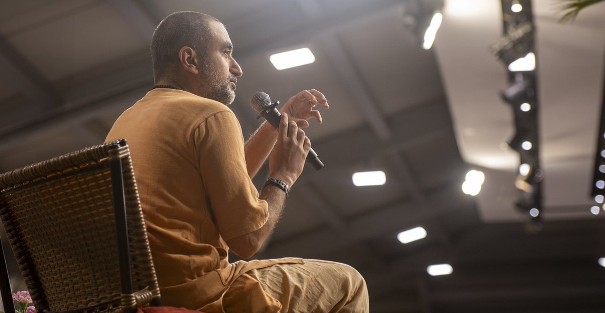 SadhguruAcademy's tweet image. In every Sadhguru Academy program, the Isha Panel is asked the same question in different ways: “How does Isha do it? How do you pull off global scale events and Movements with volunteers?” Swami Ullasa, Swami Sukhada, @MOUMITASENSARMA  and Saurabh Jain, all veteran volunteers…