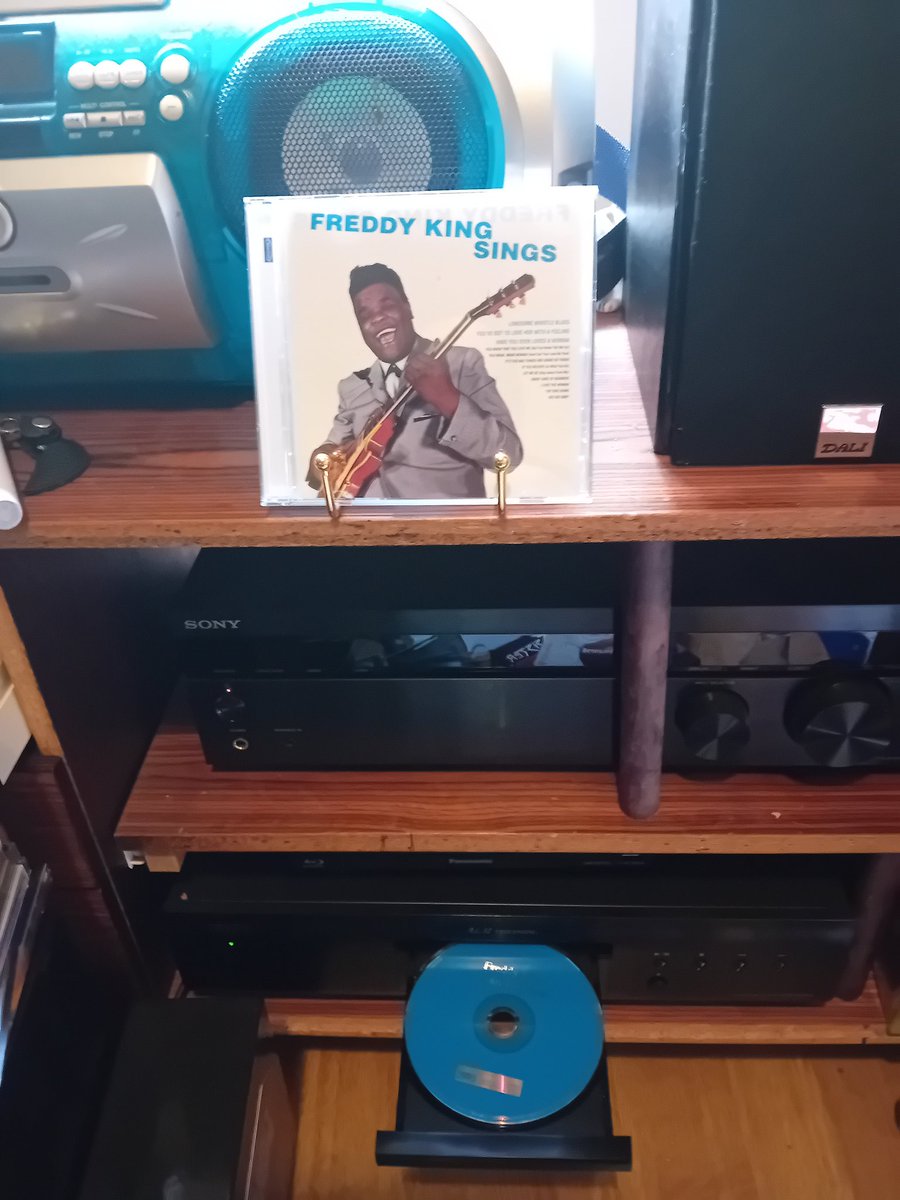 LatzTheNeko's tweet photo. Freddy King Sings ✌️
#Freddyking
#NowPlaying
#physicalmedia
Have a nice sunday everybody 🎶 https://t.co/XftJzZpnFs