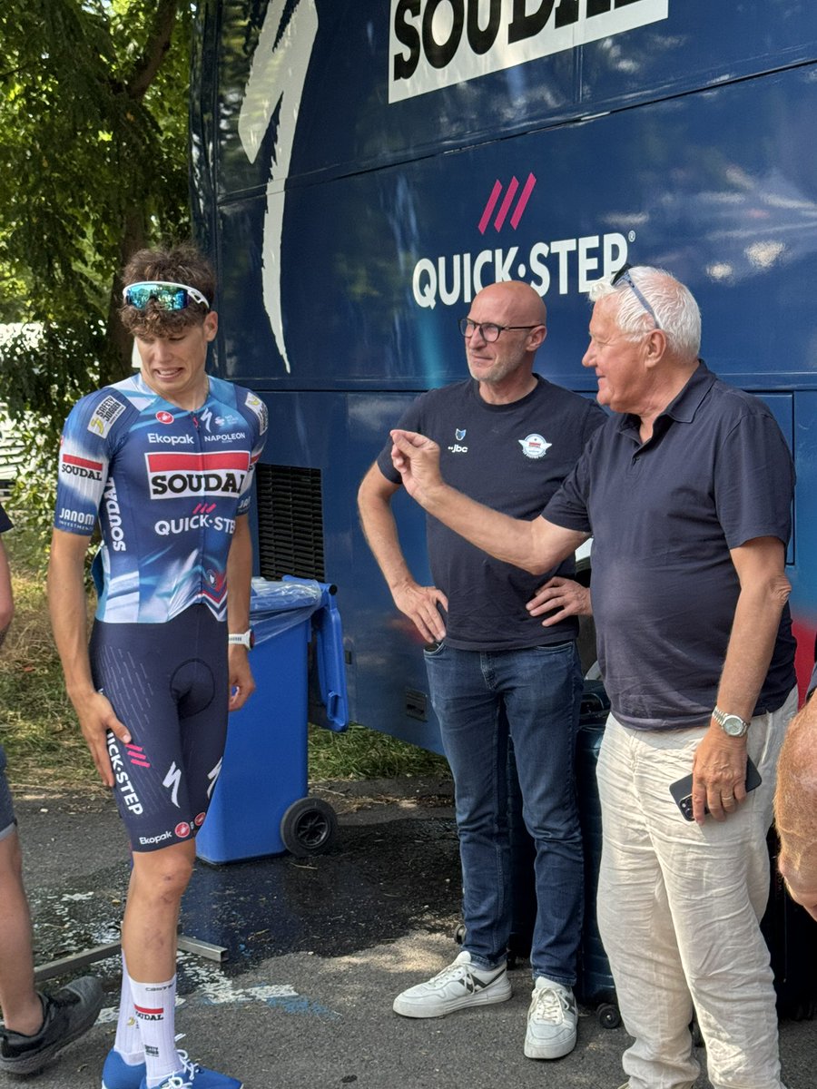 Met zovele Ej maar gewon. <a href="/soudalquickstep/">Soudal Quick-Step Pro Cycling Team</a> <a href="/PaulMagnier1/">Paul Magnier</a> #elfstedenronde #brugge